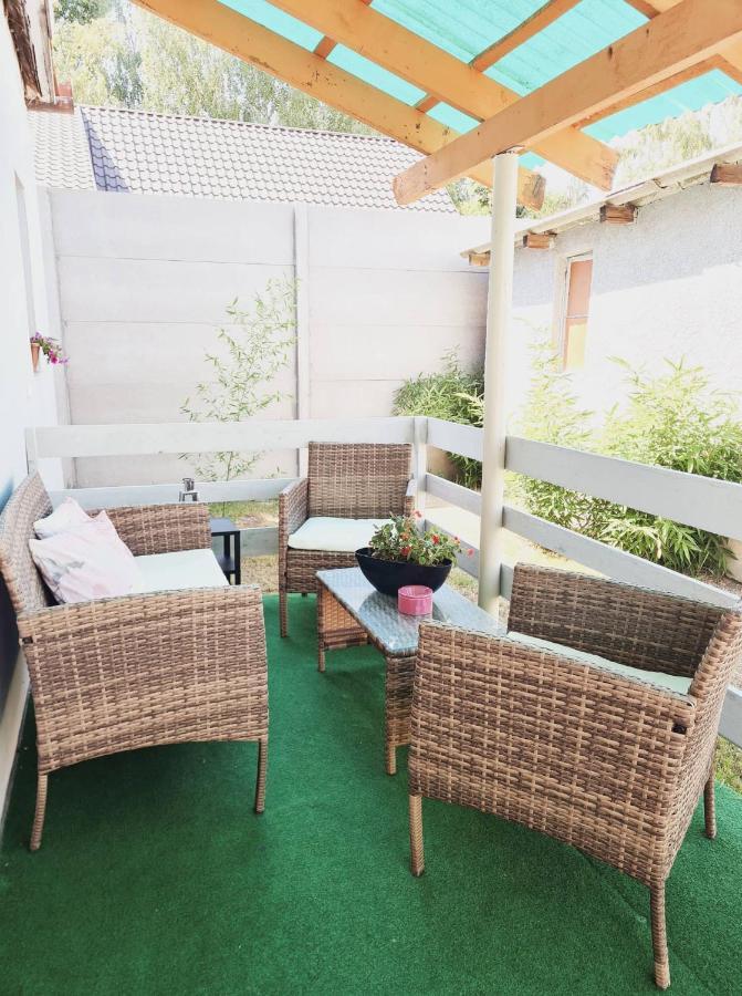 Cosy Vacation House In The Village Velky Meder Luaran gambar
