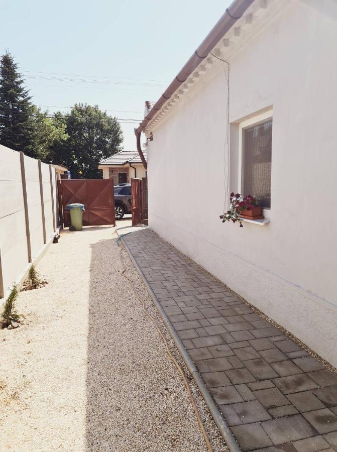 Cosy Vacation House In The Village Velky Meder Luaran gambar
